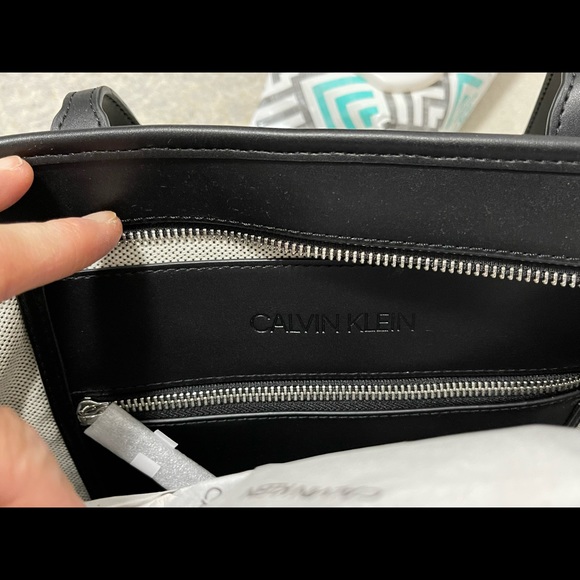 NWT Calvin Klein Large Monogram Logo Print Pebbled Leather Tote Bag In Black - Picture 7 of 8